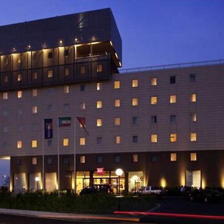 Ibis Malabo Hotel Екстериор снимка
