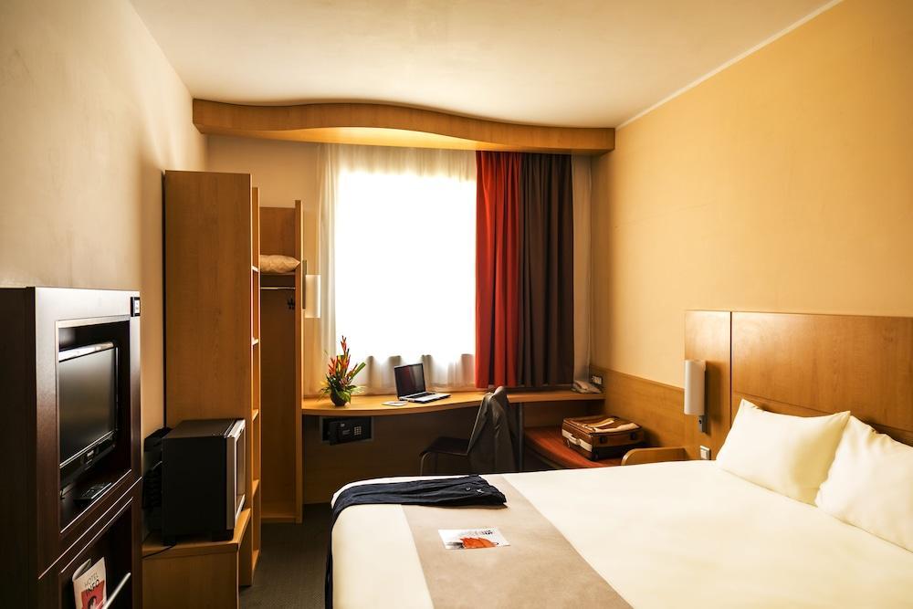 Ibis Malabo Hotel Екстериор снимка